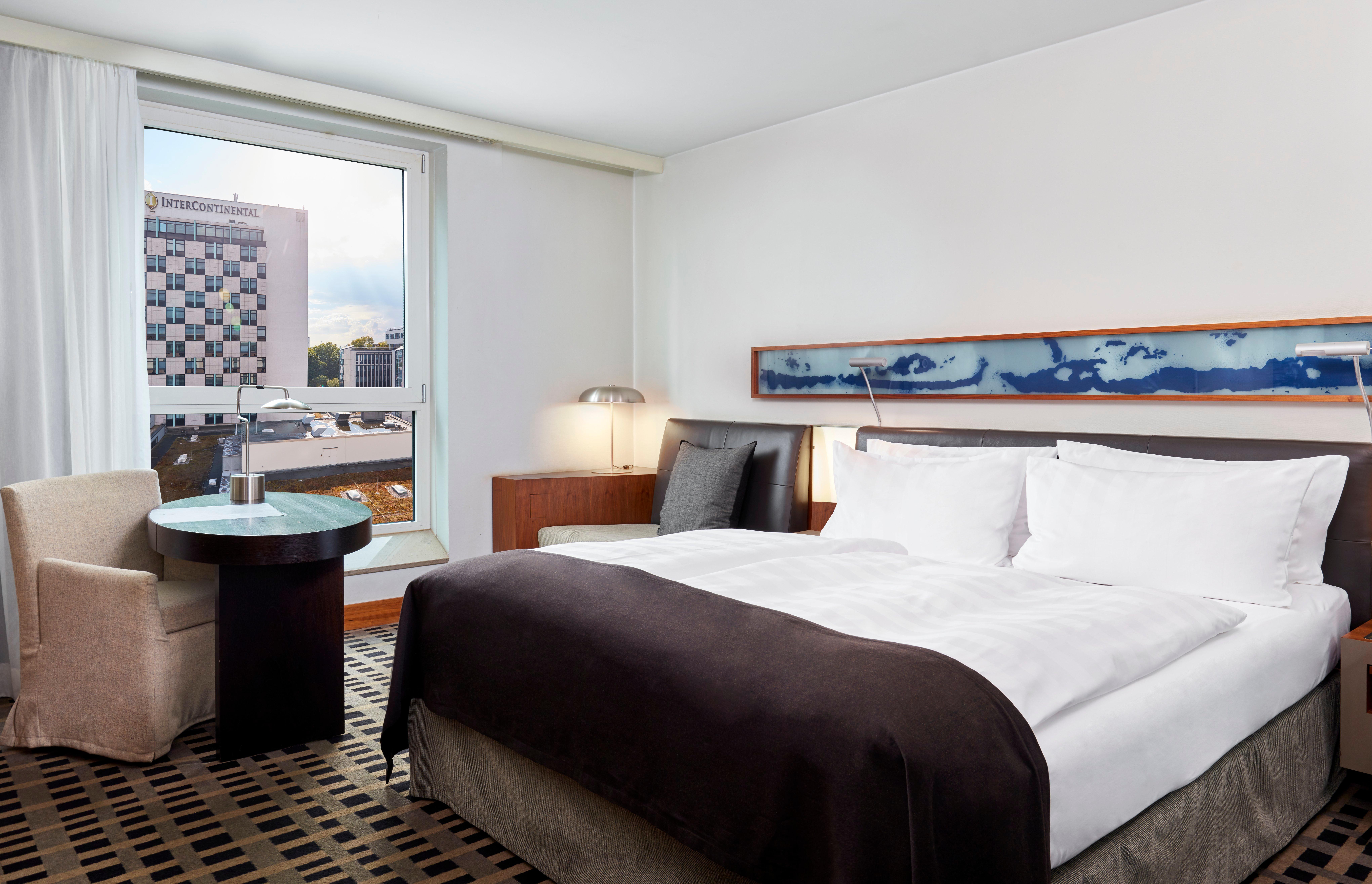 Intercontinental Berlin By Ihg Otel Dış mekan fotoğraf A room at the hotel