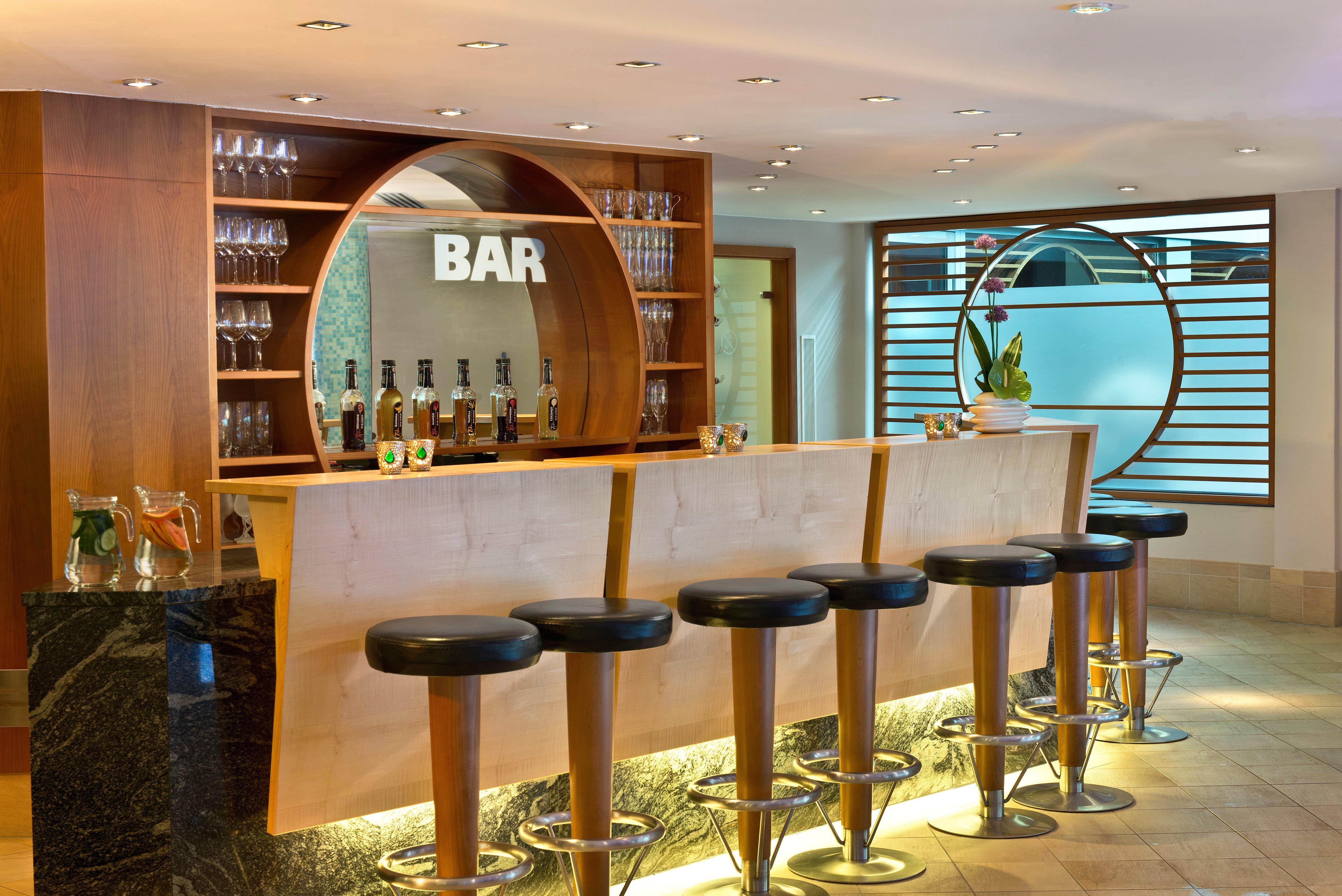 Intercontinental Berlin By Ihg Otel Dış mekan fotoğraf The bar on board