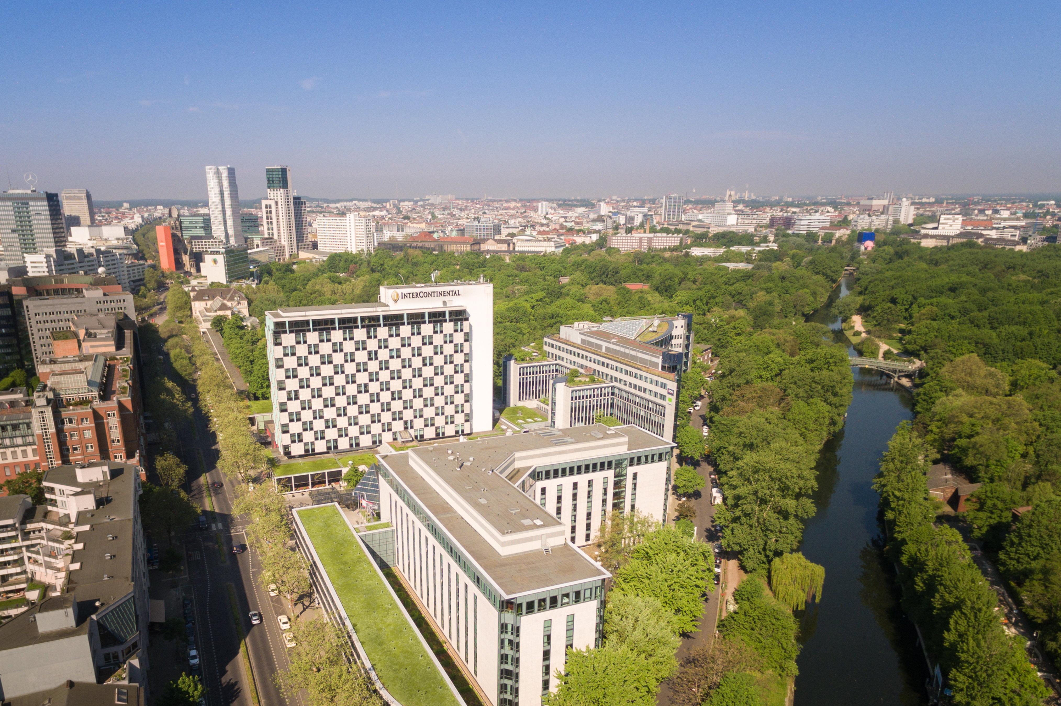 Intercontinental Berlin By Ihg Otel Dış mekan fotoğraf Aerial view of the campus