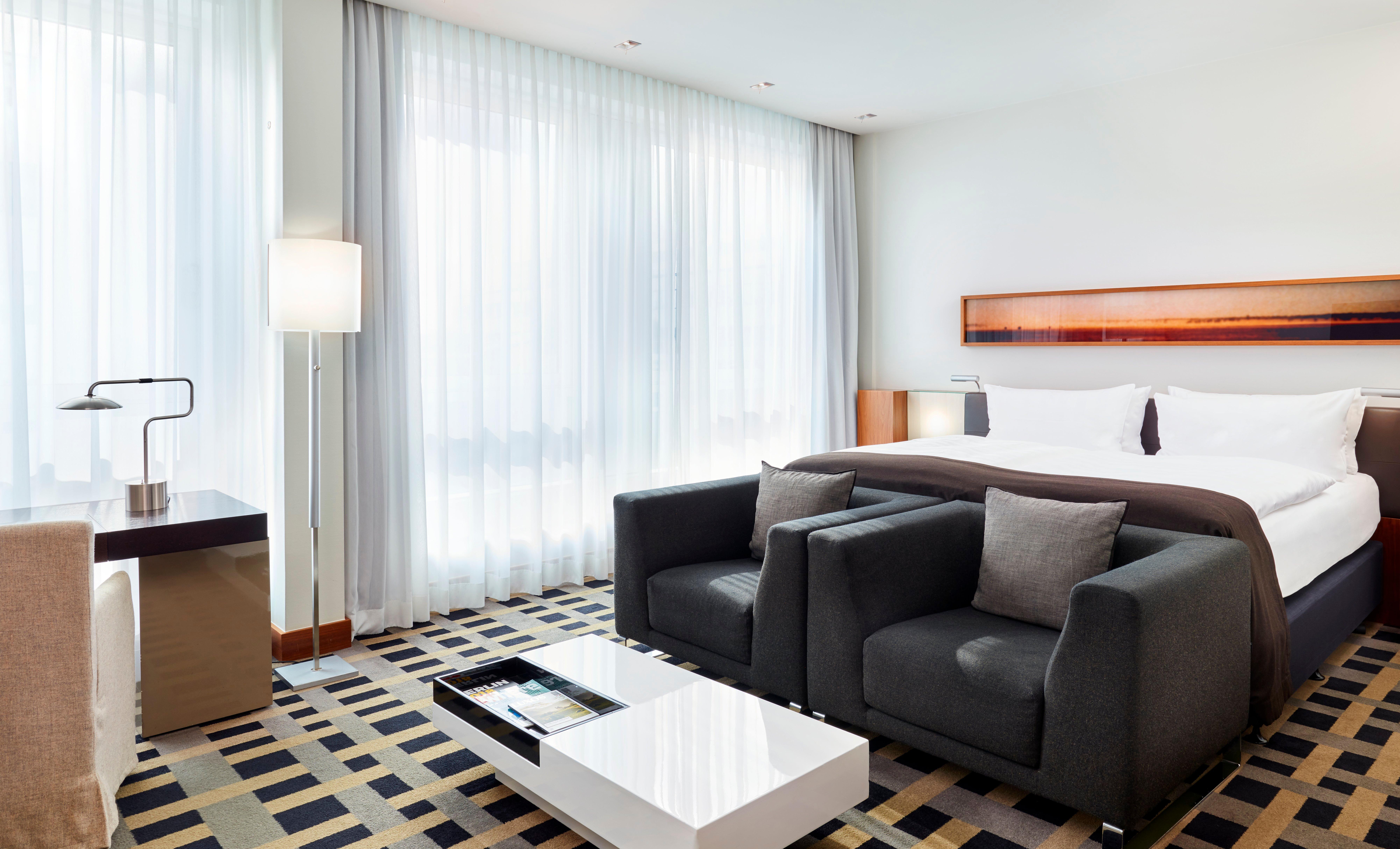 Intercontinental Berlin By Ihg Otel Dış mekan fotoğraf A room at the hotel