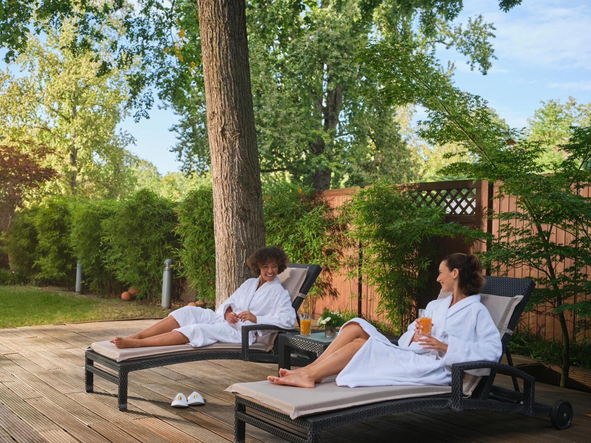 Intercontinental Berlin By Ihg Otel Dış mekan fotoğraf Spa at The Lodge at Sun Valley Resort