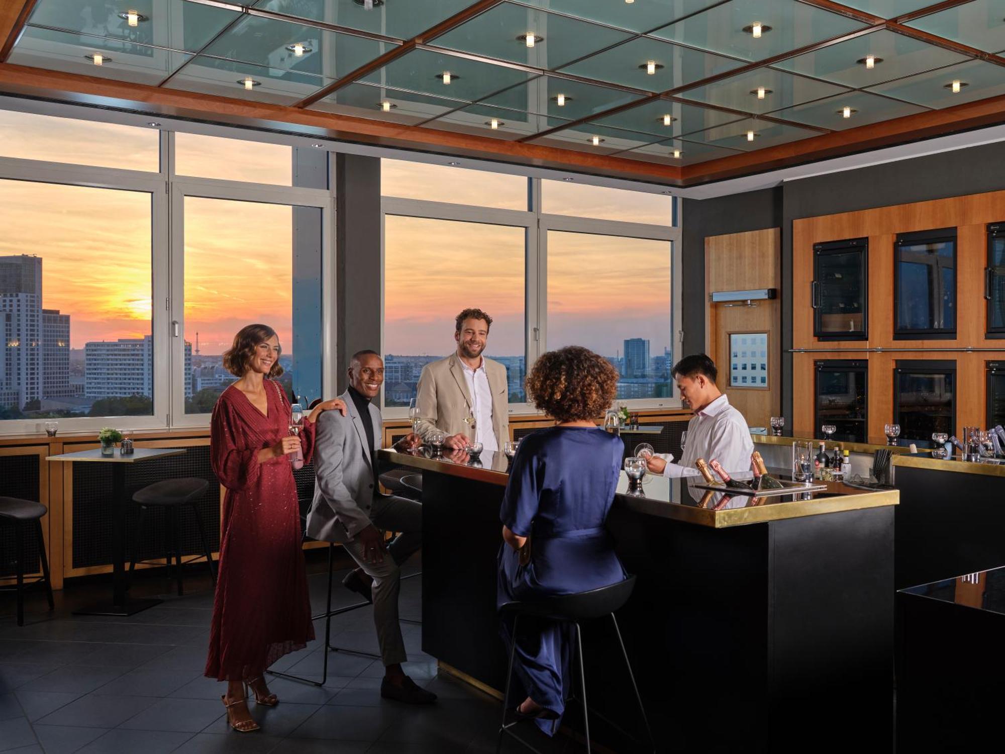 Intercontinental Berlin By Ihg Otel Dış mekan fotoğraf The Club lounge at Beijing Capital International Airport
